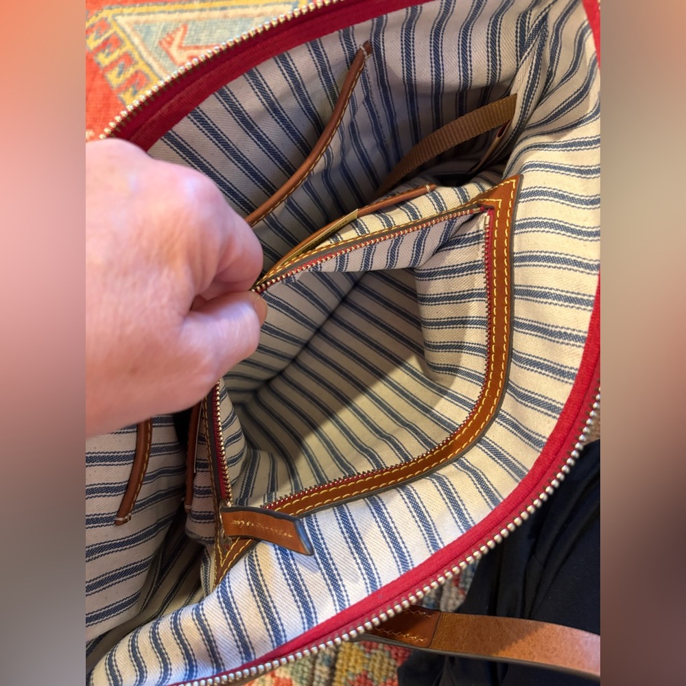 Med./Large DOONEY & BOURKE Khaki Nylon Tote w/brown leather straps/accents — EUC - Picture 10 of 14